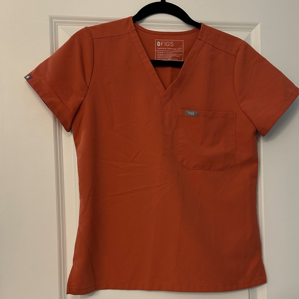 Figs Women Short Sleeve V-Neck Tee in Terracotta